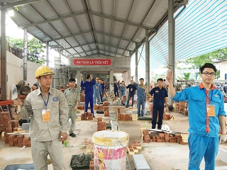 Đoàn giáo viên, học sinh khoa Xây dựng tham gia kỳ thi tay nghề Quốc gia lần thứ IX, năm 2016